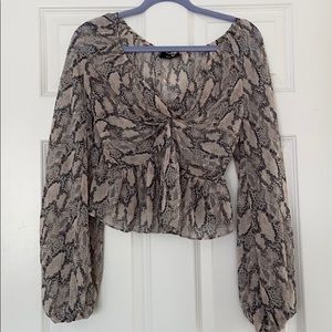 Cute flirty top!